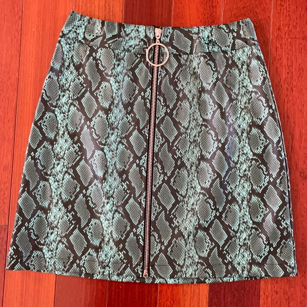 Animal print skirt. Size XS. NWOT.
